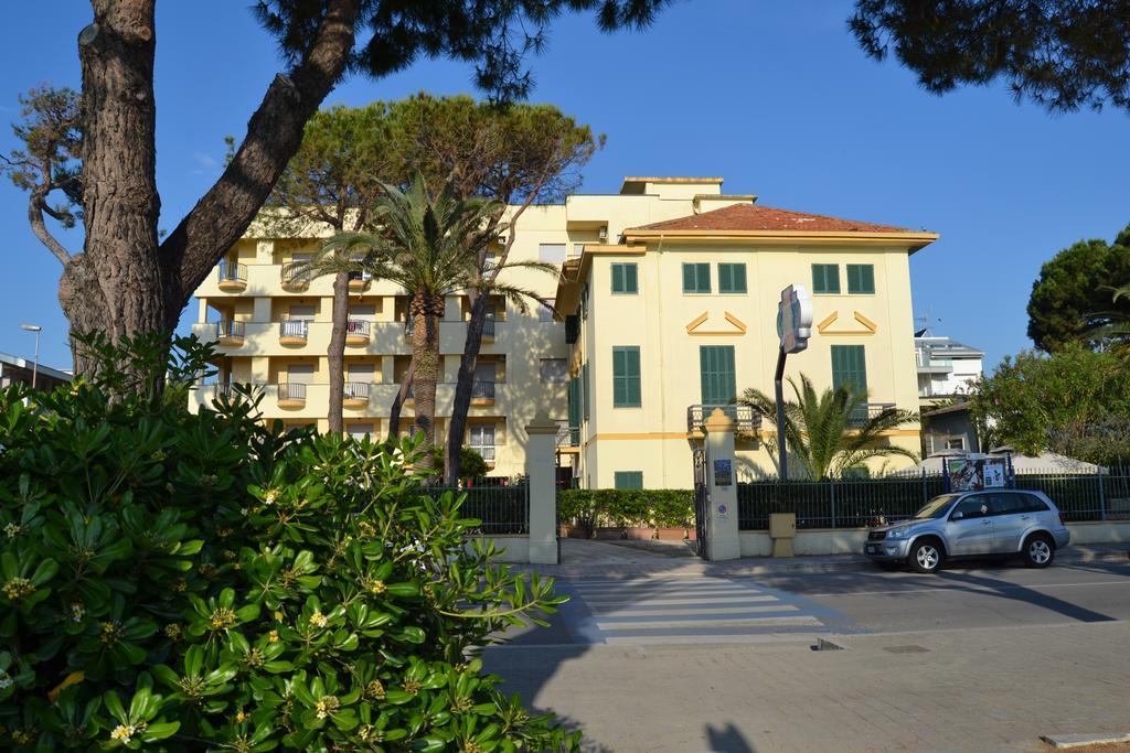 Hotel Quattropalme Tortoreto Exteriör bild